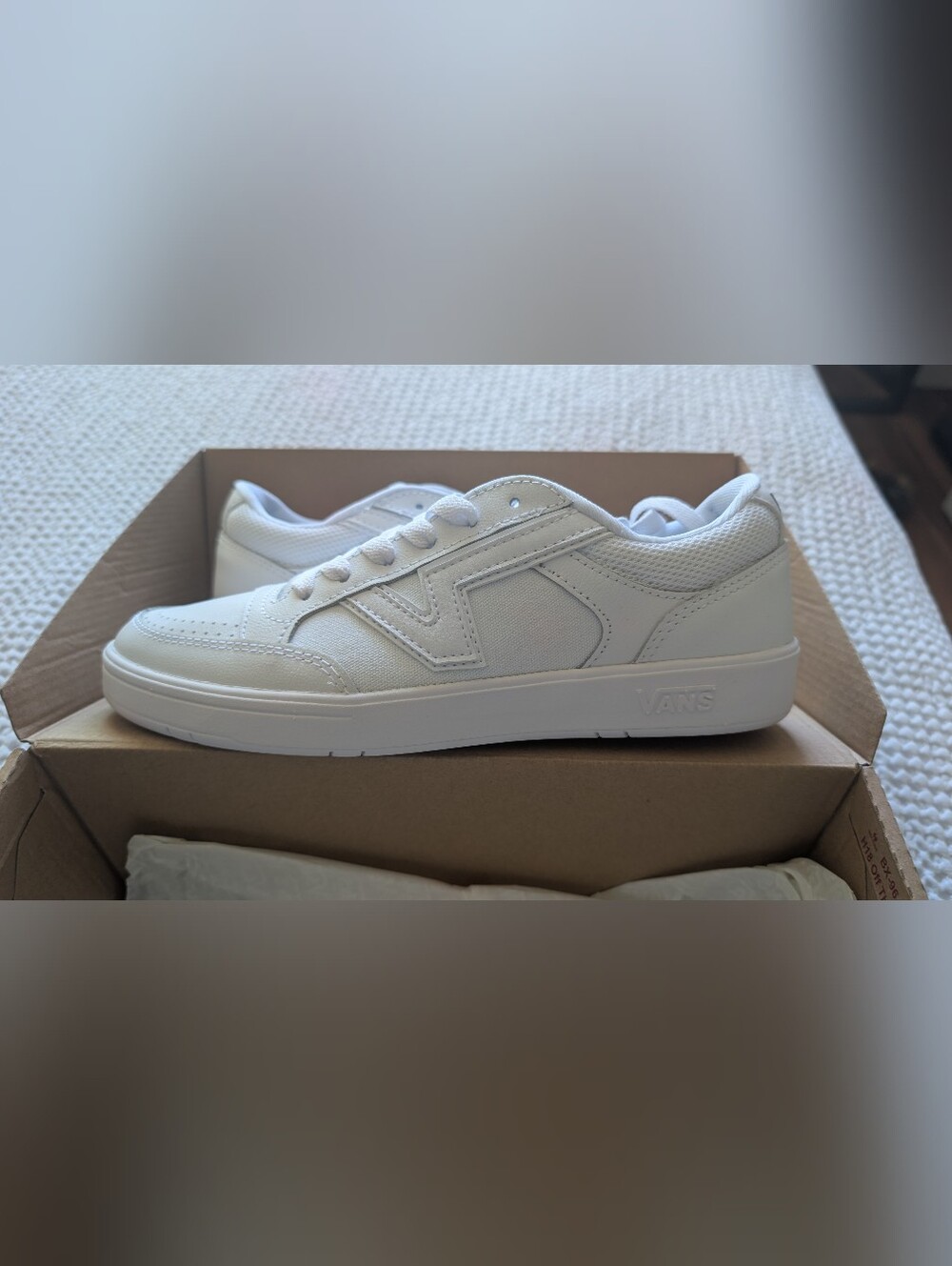 VANS Lowland White Sneakers Mens 8 Womens 9.5 ComfyCush Shoes